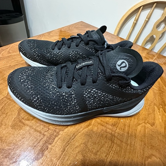 LULULEMON 
Women's Blissfeel 2 Running Shoe SIZE 6 US - Picture 6 of 8